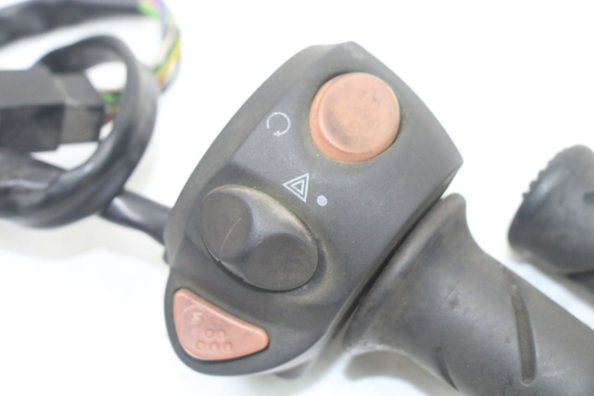 photo de COMMODO DROIT PEUGEOT SATELIS 125 (2013 - 2018)