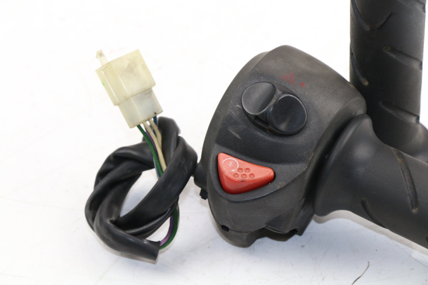 photo de COMMODO DROIT PEUGEOT SATELIS COMPRESSOR K15 125 (2006 - 2009)