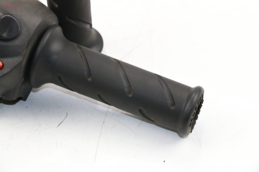 photo de COMMODO DROIT PEUGEOT SATELIS COMPRESSOR K15 125 (2006 - 2009)