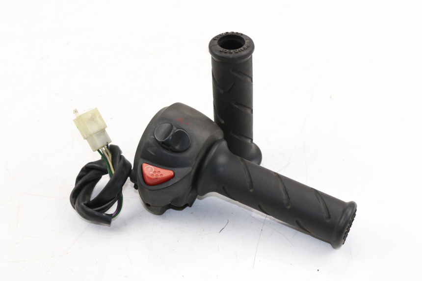 photo de COMMODO DROIT PEUGEOT SATELIS COMPRESSOR K15 125 (2006 - 2009)