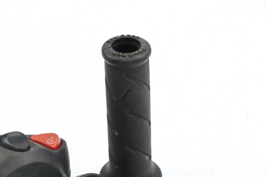 photo de COMMODO DROIT PEUGEOT SATELIS COMPRESSOR K15 125 (2006 - 2009)