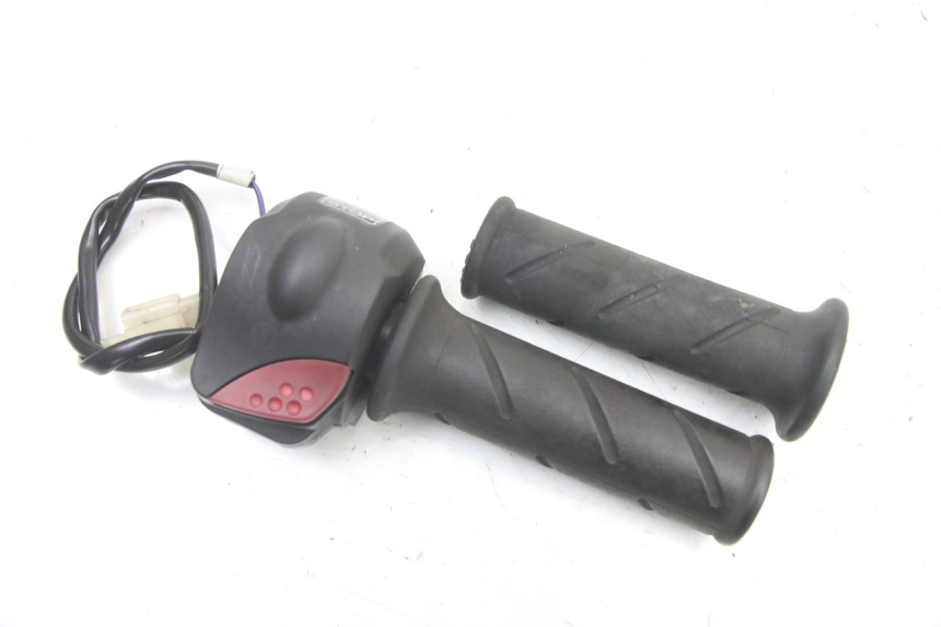 photo de COMMODO DROIT PEUGEOT TREKKER TKR 50 (2005 - 2014)
