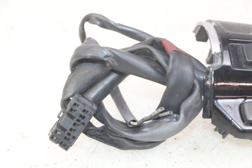 photo de COMMODO DROIT PIAGGIO VESPA SPRINT 2T 50 (2014 - 2018)