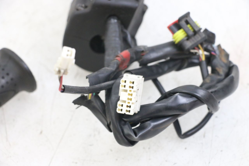 photo de COMMODO DROIT PIAGGIO X10 125 (2012 - 2017)