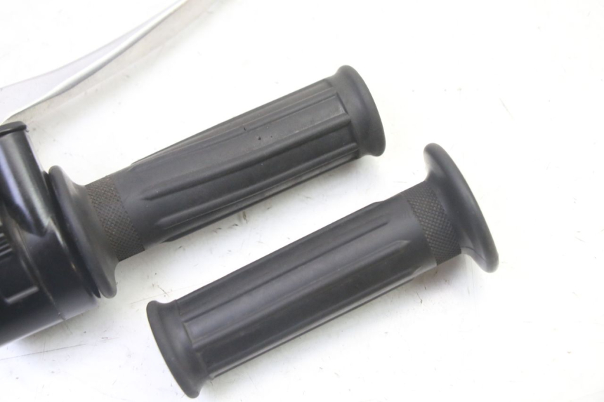 photo de COMMODO DROIT YAMAHA PW 50 (1984 - 2020)