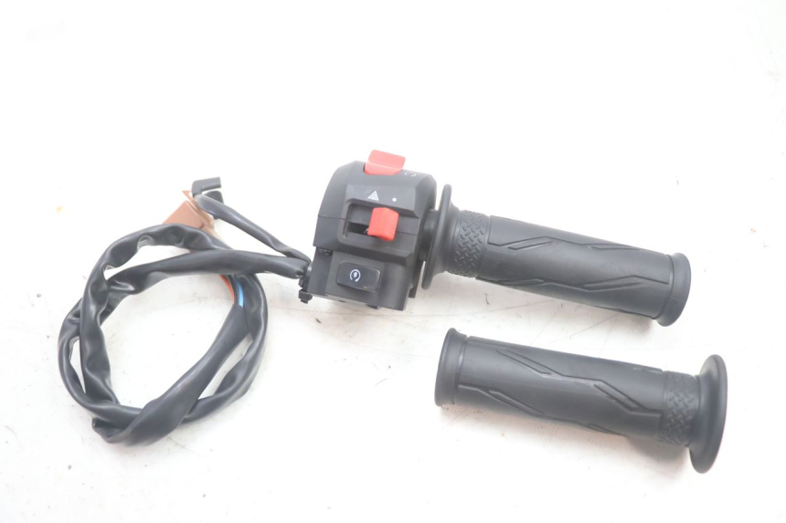 photo de COMMODO DROIT JM MOTORS R-MAX TECH 50 (2024 - 2026) - Vue principale