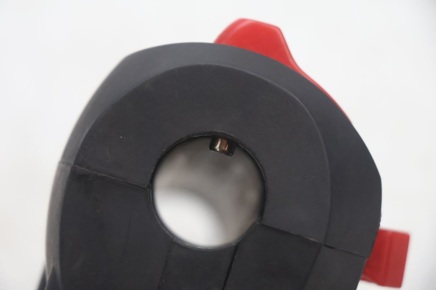 photo de COMMODO DROIT JM MOTORS R-MAX TECH 50 (2024 - 2026) - Points de fixation