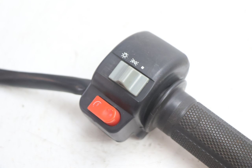 photo de COMMODO DROIT VASTRO R-ONE 4T 50 (2014 - 2022) - Zoom état d’usage
