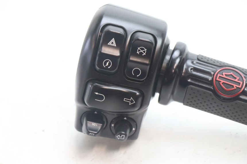 photo de COMMODO DROIT HARLEY DAVIDSON ROAD GLIDE FLTRXSE 1920 (2018 - 2022) - Zoom état d’usage
