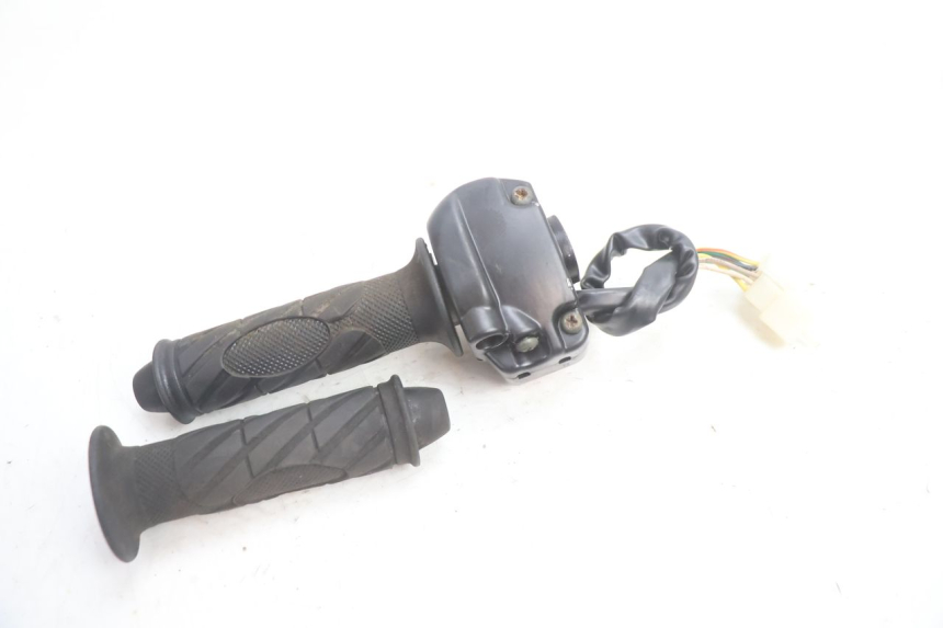 photo de COMMODO DROIT KEEWAY RY6 2T 50 (2011 - 2019) - Gros plan technique