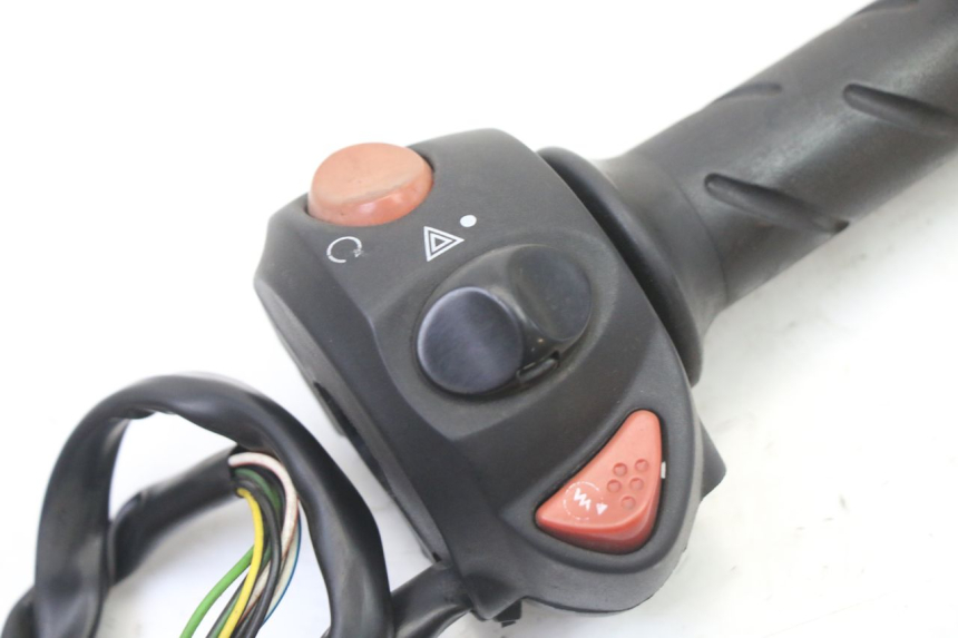 photo de COMMODO DROIT PEUGEOT SATELIS 125 (2013 - 2018)