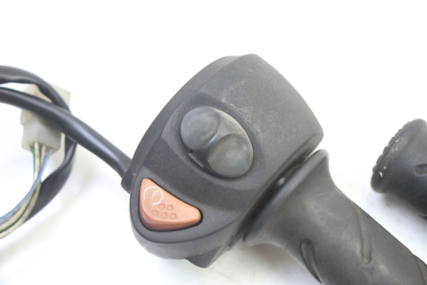 photo de COMMODO DROIT PEUGEOT SATELIS 250 (2006 - 2012)