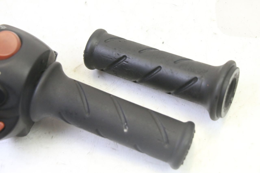 photo de COMMODO DROIT PEUGEOT SATELIS 125 (2013 - 2018)