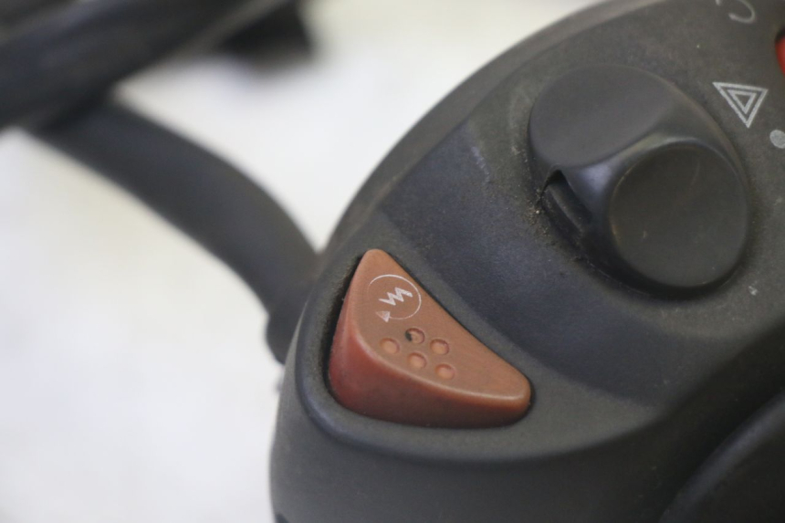 photo de COMMODO DROIT PEUGEOT SATELIS 125 (2013 - 2018)