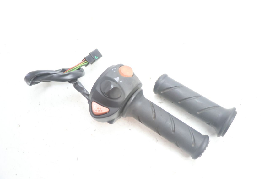 photo de COMMODO DROIT PEUGEOT SATELIS 125 (2013 - 2018) - Vue principale