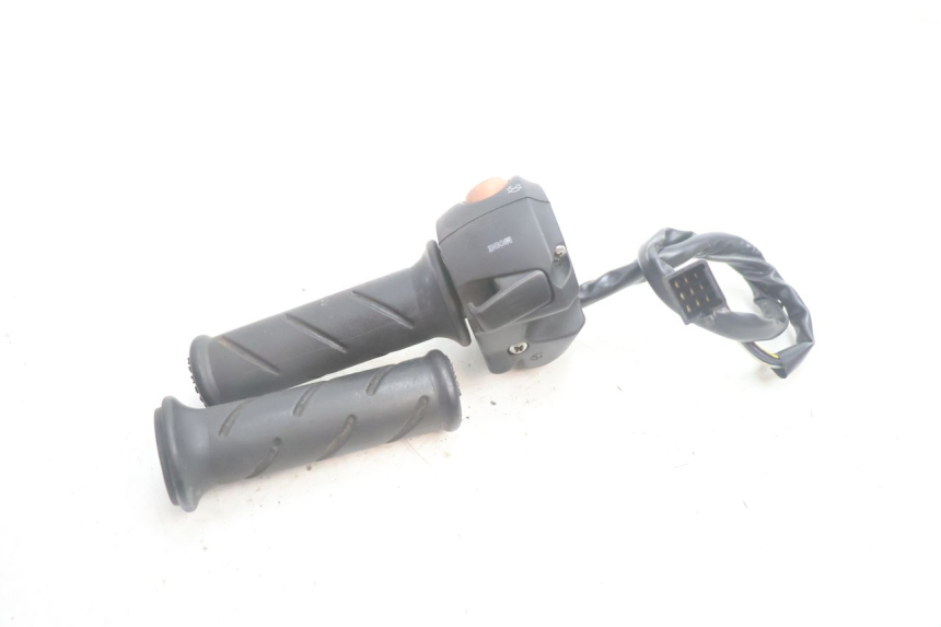photo de COMMODO DROIT PEUGEOT SATELIS 125 (2013 - 2018) - Autre angle de vue