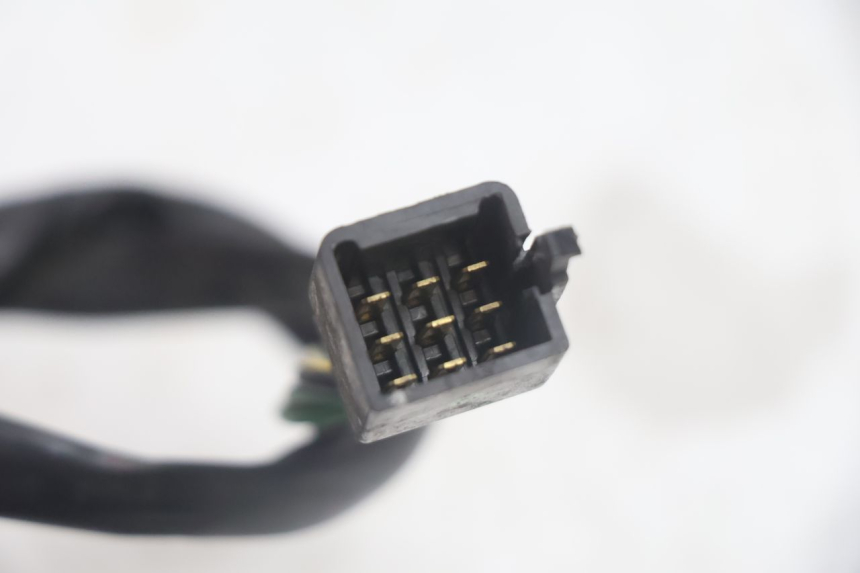 photo de COMMODO DROIT PEUGEOT SATELIS 125 (2013 - 2018) - Points de fixation