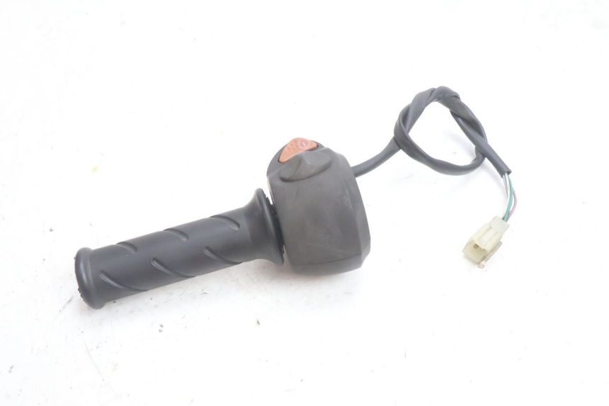 photo de COMMODO DROIT PEUGEOT SATELIS 125 (2006 - 2009) - Gros plan technique