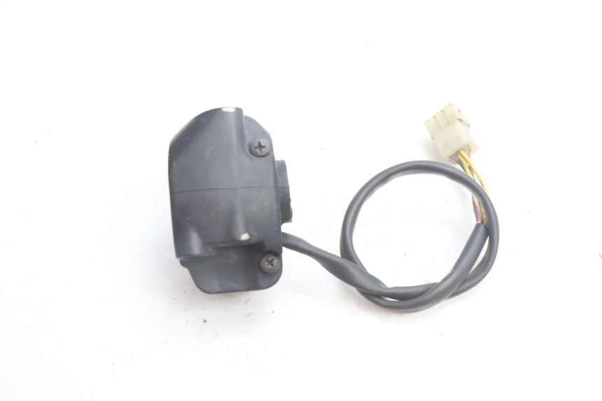 photo de COMMODO DROIT PEUGEOT SPEEDFIGHT 2 AC 50 (2000 - 2009) - Autre angle de vue