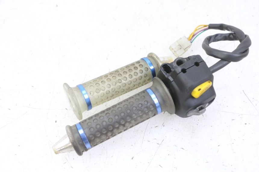 photo de COMMODO DROIT PEUGEOT SPEEDFIGHT 2 LC 50 (2000 - 2009)