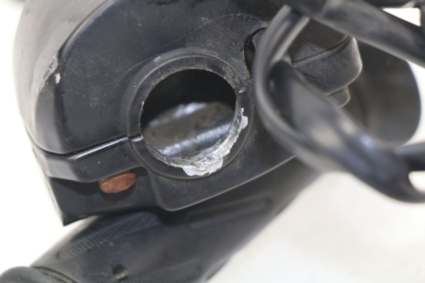 photo de COMMODO DROIT PEUGEOT SPEEDFIGHT 3 AIR 50 (2009 - 2015)