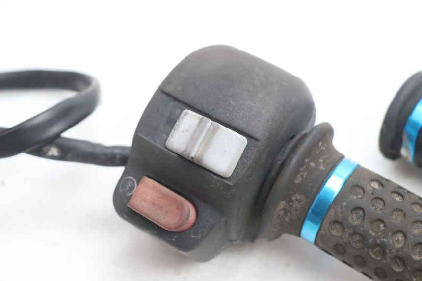 photo de COMMODO DROIT PEUGEOT SPEEDFIGHT LC 50 (1996 - 2002) - Détail de la pièce