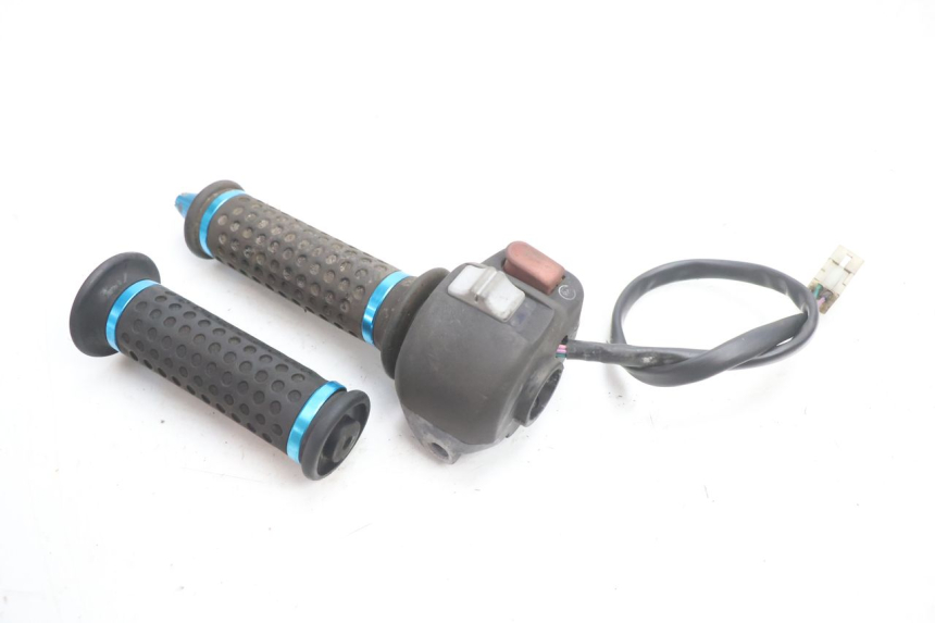 photo de COMMODO DROIT PEUGEOT SPEEDFIGHT LC 50 (1996 - 2002) - Gros plan technique