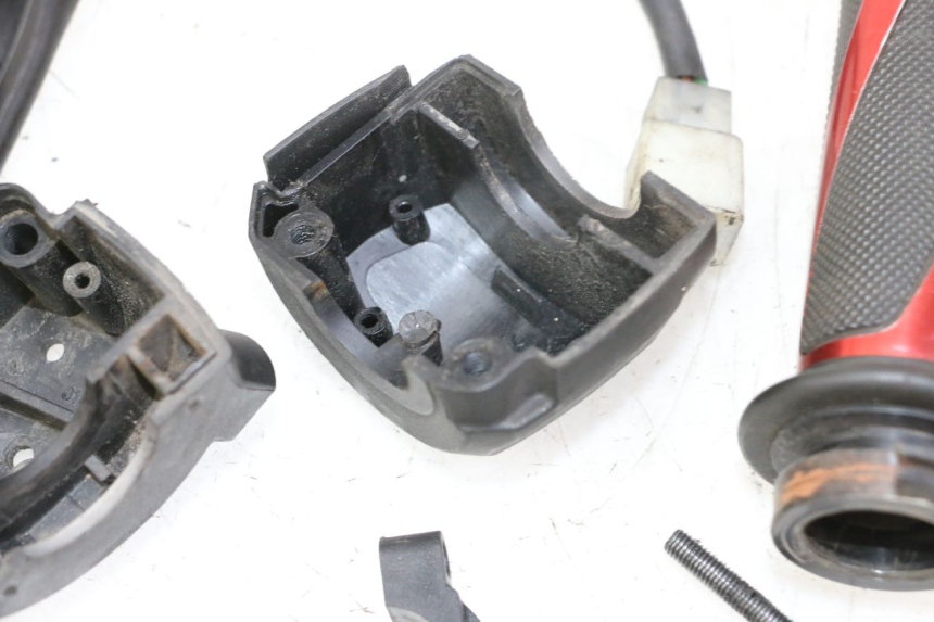 photo de COMMODO DROIT APRILIA SR R 2T LC 50 (2018 - 2021)