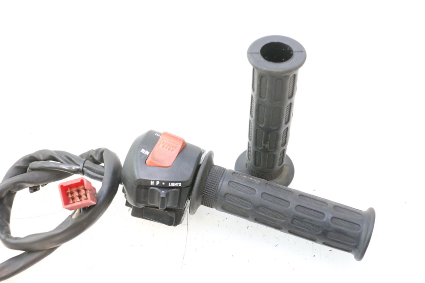 photo de COMMODO DROIT HONDA ST PAN EUROPEAN 1100 (1990 - 2002) - Détails caractéristiques