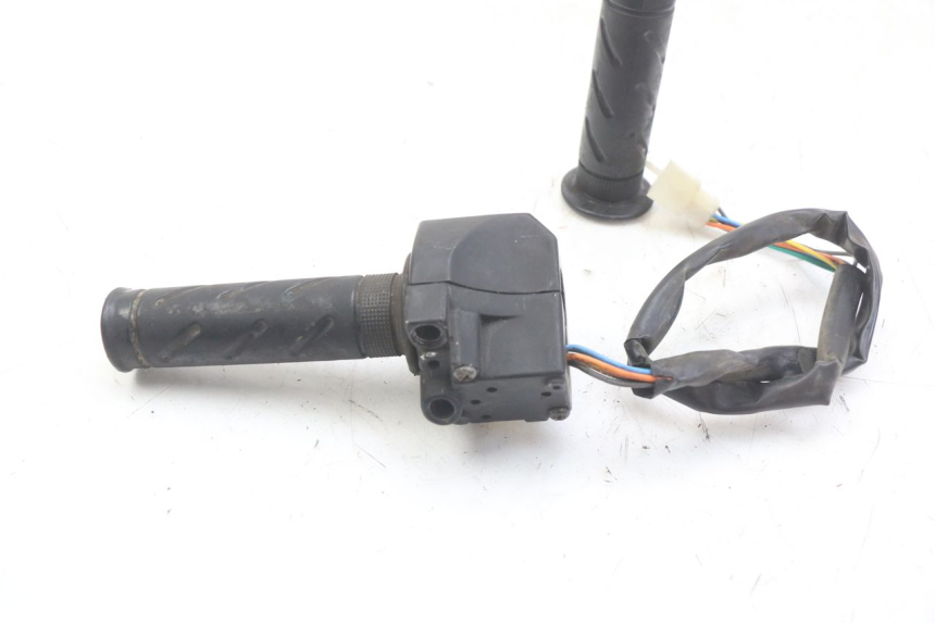 photo de COMMODO DROIT RAZZO STEED 125 (2012 - 2018) - Détail de la pièce