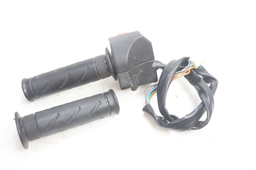 photo de COMMODO DROIT RAZZO STEED 125 (2012 - 2018) - Gros plan technique