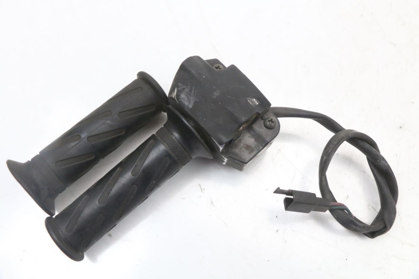 photo de COMMODO DROIT PEUGEOT STREETZONE 2T 50 (2014 - 2019)