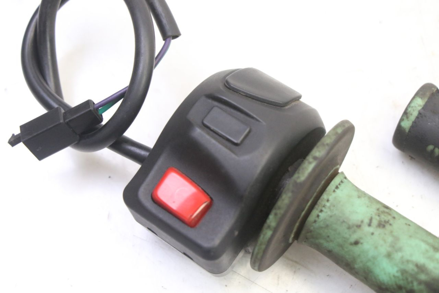 photo de COMMODO DROIT PEUGEOT STREETZONE I NAKED 2T 50 (2018 - 2020)