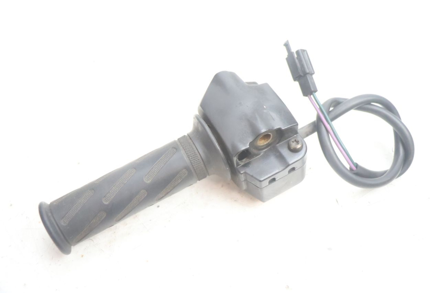 photo de COMMODO DROIT PEUGEOT STREETZONE NAKED 2T 50 (2014 - 2018) - Gros plan technique