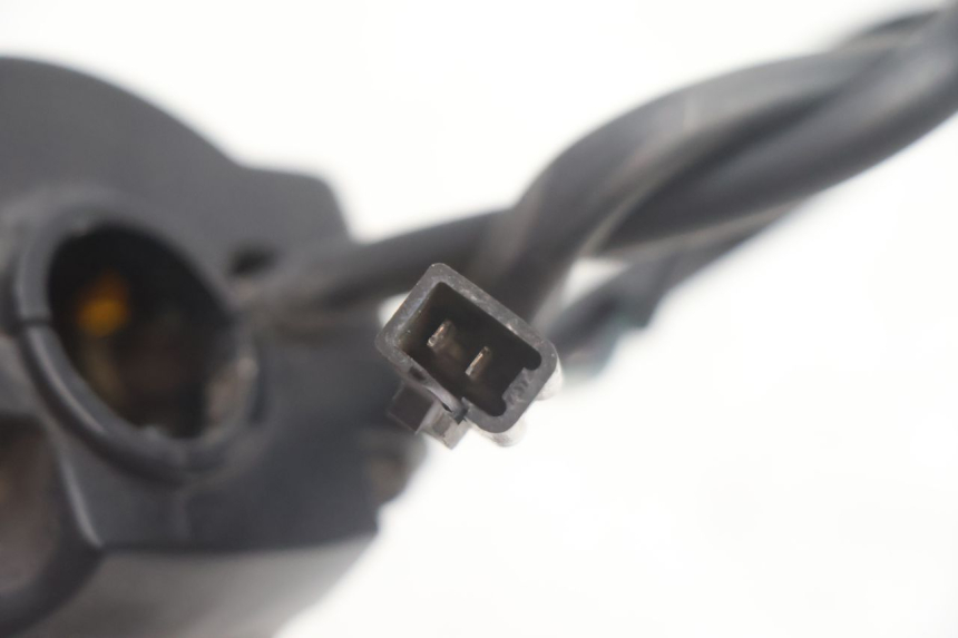 photo de COMMODO DROIT PEUGEOT STREETZONE NAKED 2T 50 (2014 - 2018) - Points de fixation