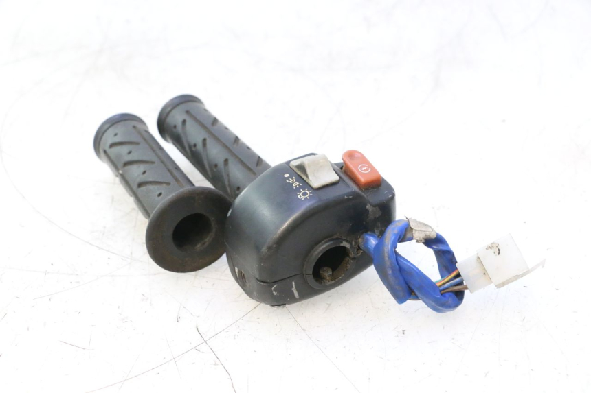 photo de COMMODO DROIT KYMCO SUPER 8 2T 50 (2007 - 2013) - Autre angle de vue