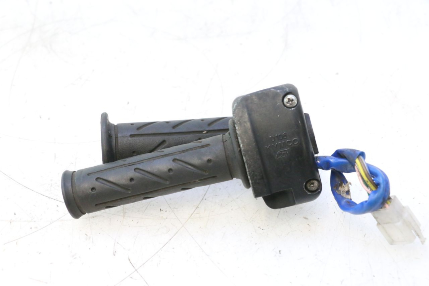 photo de COMMODO DROIT KYMCO SUPER 8 2T 50 (2007 - 2013) - Points de fixation