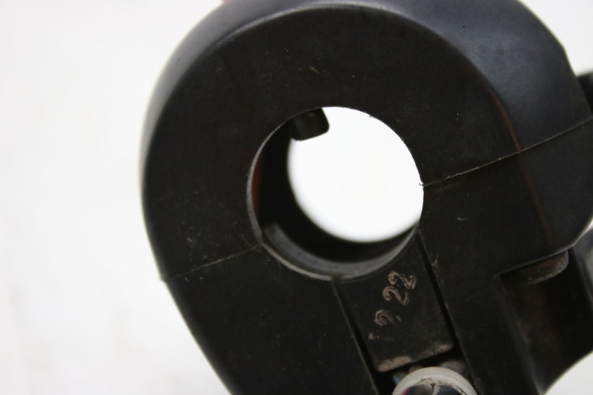 photo de COMMODO DROIT SUZUKI SV S 650 (1999 - 2002) - Gros plan technique