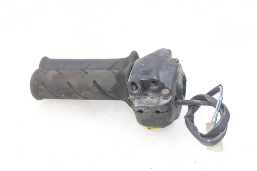 photo de COMMODO DROIT PEUGEOT TKR TREKKER FURIOUS 50 (2005 - 2014) - Zoom état d’usage