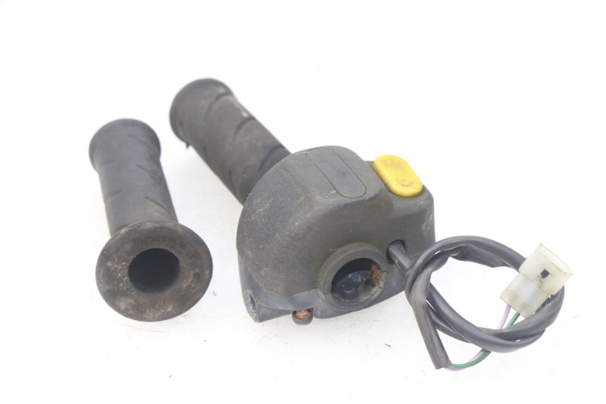 photo de COMMODO DROIT PEUGEOT TKR TREKKER FURIOUS 50 (2005 - 2014) - Autre angle de vue