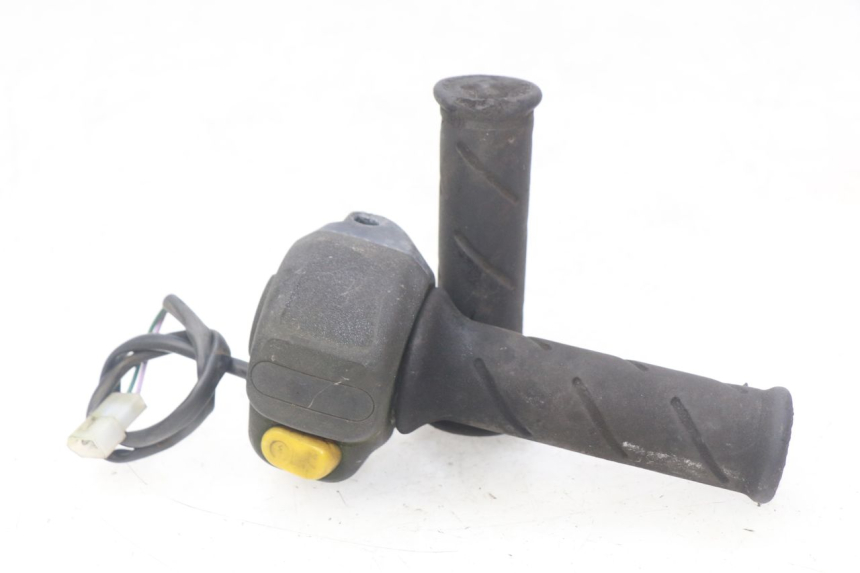 photo de COMMODO DROIT PEUGEOT TKR TREKKER FURIOUS 50 (2005 - 2014) - Vue d’ensemble