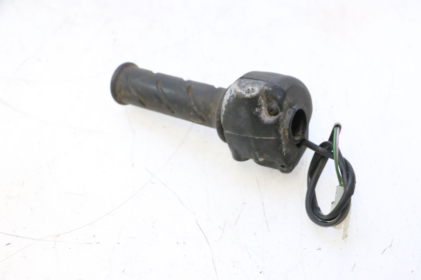 photo de COMMODO DROIT PEUGEOT TKR TREKKER FURIOUS 50 (2005 - 2014) - Zoom état d’usage