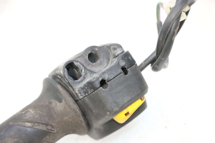 photo de COMMODO DROIT PEUGEOT TKR TREKKER FURIOUS 50 (2005 - 2014) - Gros plan technique