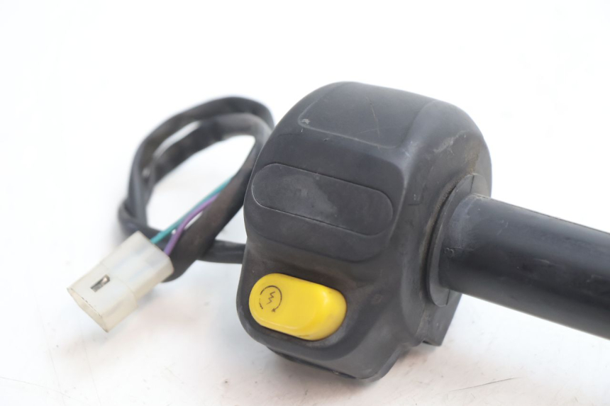 photo de COMMODO DROIT PEUGEOT TREKKER 50 (1995 - 2004) - Détail de la pièce
