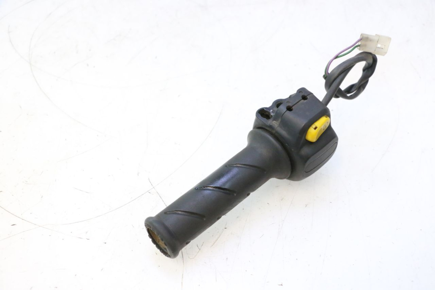 photo de COMMODO DROIT PEUGEOT TREKKER 50 (1995 - 2004) - Détail de la pièce