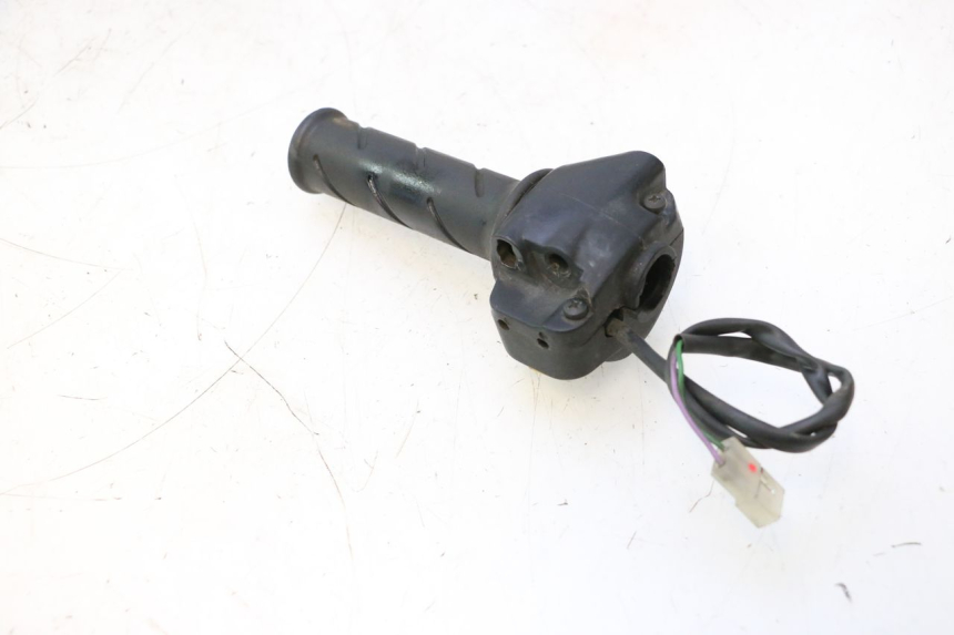 photo de COMMODO DROIT PEUGEOT TREKKER 50 (1995 - 2004) - Zoom état d’usage