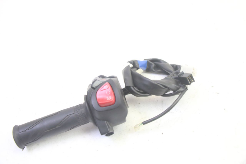 photo de COMMODO DROIT YAMAHA TRICITY 300 (2020 - 2024) - Autre angle de vue