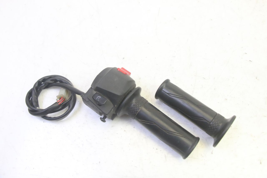 photo de COMMODO DROIT YAMAHA TZR 50 (2008 - 2016) - Vue principale