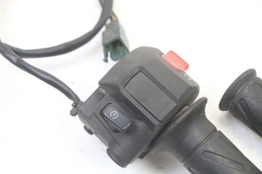 photo de COMMODO DROIT SUZUKI UH BURGMAN 125 (2002 - 2006)
