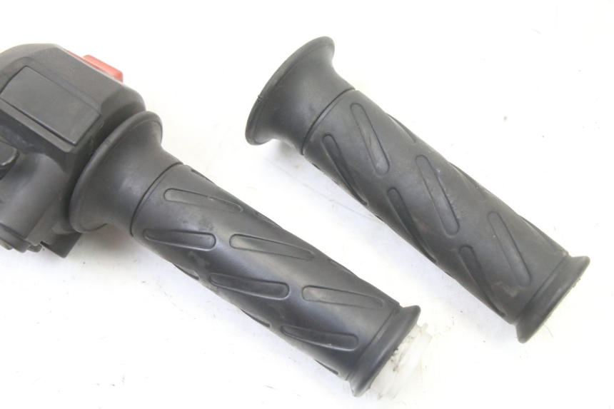 photo de COMMODO DROIT SUZUKI UH BURGMAN 125 (2002 - 2006)